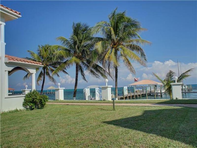Готель Isla Bonita Yacht Club Сан-Педро Екстер'єр фото